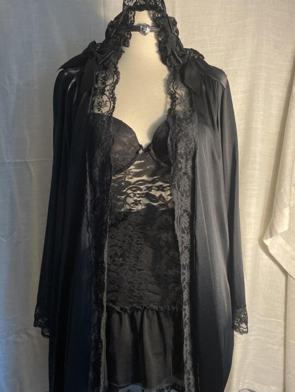 Satin Lace-Trim Black Robe ♤